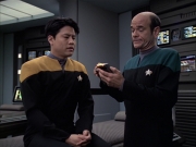 extant_StarTrek_VOY_6x14-Memorial_00772.jpg