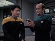 extant_StarTrek_VOY_6x14-Memorial_00773.jpg