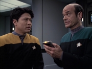 extant_StarTrek_VOY_6x14-Memorial_00776.jpg