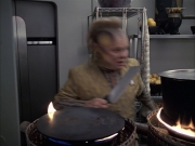 extant_StarTrek_VOY_6x14-Memorial_00836.jpg