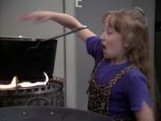 extant_StarTrek_VOY_6x14-Memorial_00927.jpg