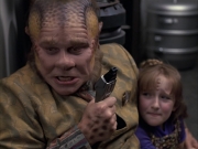 extant_StarTrek_VOY_6x14-Memorial_01061.jpg