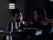 extant_StarTrek_VOY_6x14-Memorial_01074.jpg