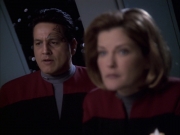 extant_StarTrek_VOY_6x14-Memorial_01431.jpg