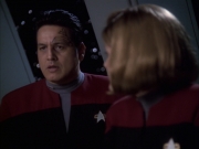 extant_StarTrek_VOY_6x14-Memorial_01432.jpg