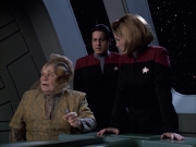 extant_StarTrek_VOY_6x14-Memorial_01459.jpg