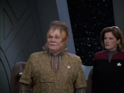 extant_StarTrek_VOY_6x14-Memorial_01687.jpg