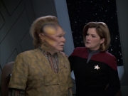 extant_StarTrek_VOY_6x14-Memorial_01690.jpg