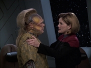 extant_StarTrek_VOY_6x14-Memorial_01692.jpg