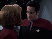 extant_StarTrek_VOY_6x14-Memorial_01918.jpg