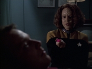 extant_StarTrek_VOY_6x14-Memorial_01983.jpg