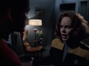 extant_StarTrek_VOY_6x14-Memorial_02078.jpg