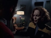 extant_StarTrek_VOY_6x14-Memorial_02081.jpg