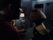 extant_StarTrek_VOY_6x14-Memorial_02099.jpg