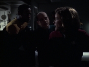 extant_StarTrek_VOY_6x14-Memorial_02315.jpg