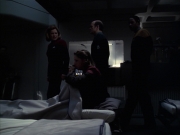 extant_StarTrek_VOY_6x14-Memorial_02403.jpg