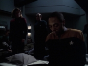 extant_StarTrek_VOY_6x14-Memorial_02411.jpg