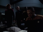 extant_StarTrek_VOY_6x14-Memorial_02412.jpg
