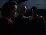 extant_StarTrek_VOY_6x14-Memorial_02436.jpg