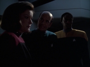 extant_StarTrek_VOY_6x14-Memorial_02438.jpg