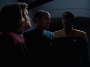 extant_StarTrek_VOY_6x14-Memorial_02460.jpg