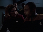 extant_StarTrek_VOY_6x14-Memorial_02474.jpg