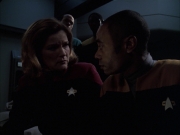 extant_StarTrek_VOY_6x14-Memorial_02477.jpg