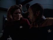 extant_StarTrek_VOY_6x14-Memorial_02478.jpg