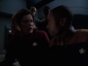 extant_StarTrek_VOY_6x14-Memorial_02480.jpg