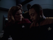 extant_StarTrek_VOY_6x14-Memorial_02491.jpg