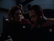 extant_StarTrek_VOY_6x14-Memorial_02493.jpg