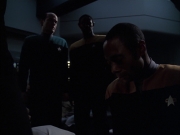 extant_StarTrek_VOY_6x14-Memorial_02496.jpg