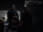 extant_StarTrek_VOY_6x14-Memorial_02513.jpg