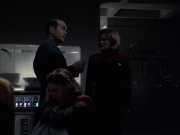extant_StarTrek_VOY_6x14-Memorial_02515.jpg