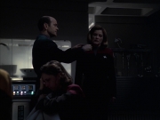 extant_StarTrek_VOY_6x14-Memorial_02516.jpg