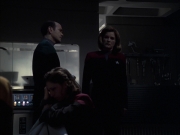 extant_StarTrek_VOY_6x14-Memorial_02519.jpg