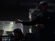 extant_StarTrek_VOY_6x14-Memorial_02531.jpg