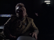 extant_StarTrek_VOY_6x14-Memorial_02611.jpg