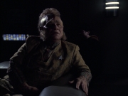 extant_StarTrek_VOY_6x14-Memorial_02621.jpg