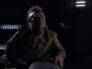 extant_StarTrek_VOY_6x14-Memorial_02623.jpg