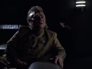 extant_StarTrek_VOY_6x14-Memorial_02624.jpg