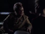 extant_StarTrek_VOY_6x14-Memorial_02645.jpg
