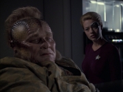 extant_StarTrek_VOY_6x14-Memorial_02676.jpg