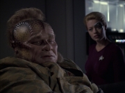 extant_StarTrek_VOY_6x14-Memorial_02682.jpg
