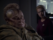 extant_StarTrek_VOY_6x14-Memorial_02684.jpg