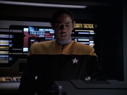 extant_StarTrek_VOY_6x14-Memorial_02765.jpg