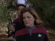 extant_StarTrek_VOY_6x14-Memorial_03158.jpg
