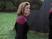 extant_StarTrek_VOY_6x14-Memorial_03552.jpg