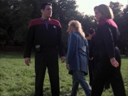extant_StarTrek_VOY_6x14-Memorial_03605.jpg