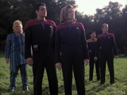 extant_StarTrek_VOY_6x14-Memorial_03610.jpg